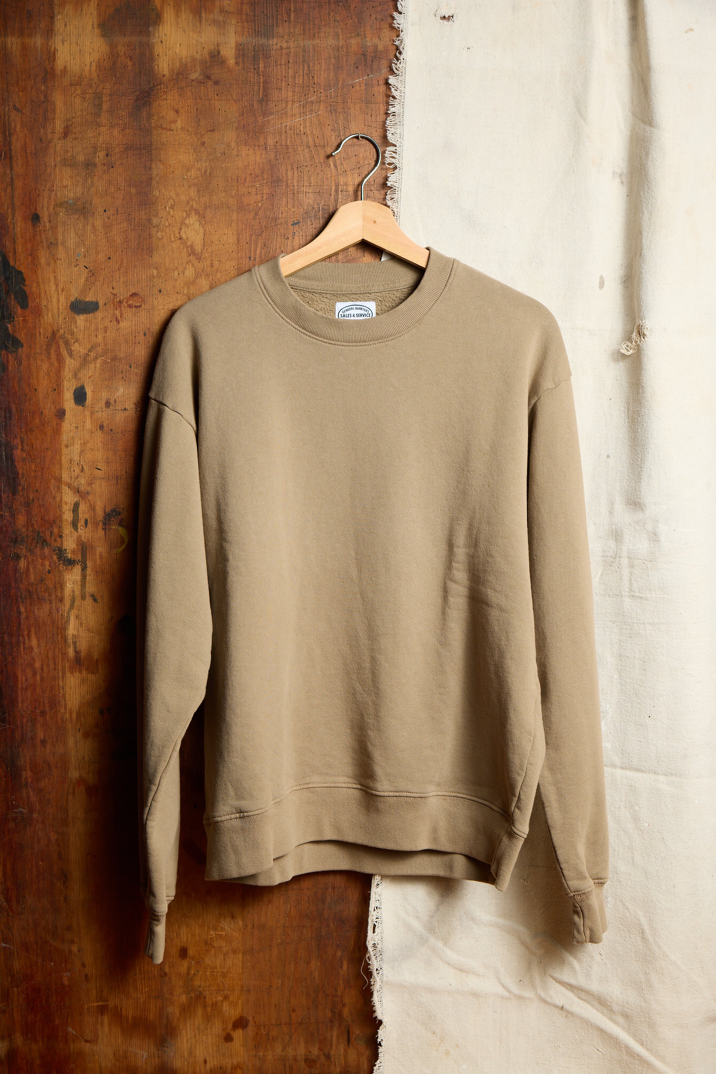 Crew Sweatshirt in Coyote